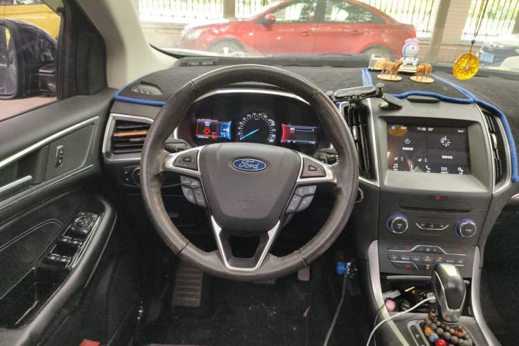 Used Ford Edge 2016 EcoBoost 245 Two-Wheel-Drive Titanium 7-Seater Steering Wheel