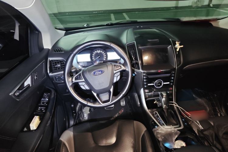 Used Ford Edge 2016 EcoBoost 330 V6 Four-Wheel Drive Sporty 7-Seater Steering Wheel