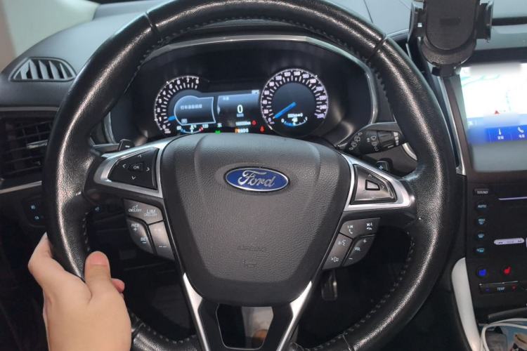 Used Ford Edge 2016 EcoBoost 245 Four-Wheel Drive Titanium 7-Seater Steering Wheel