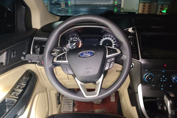 Used Ford Edge 2016 EcoBoost 245 Two-Wheel-Drive Titanium 5-Seater Steering Wheel