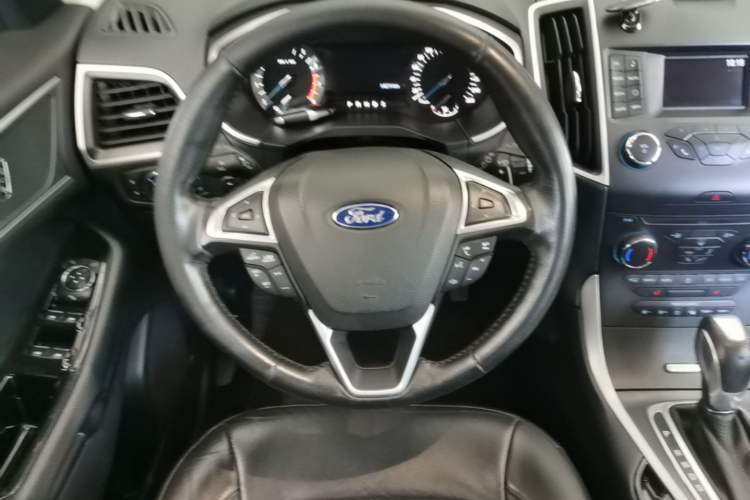 Used Ford Edge 2016 EcoBoost 245 Two-Wheel-Drive Platinum Edition 7-Seater Steering Wheel