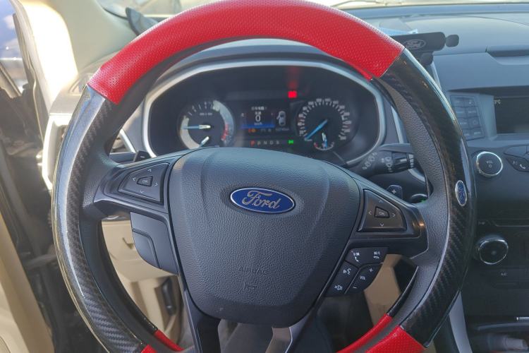 Used Ford Edge 2016 EcoBoost 245 Two-Wheel-Drive Titanium 5-Seater Steering Wheel