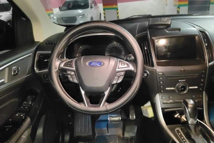 Used Ford Edge 2016 EcoBoost 245 Four-Wheel Drive Titanium 7-Seater Steering Wheel