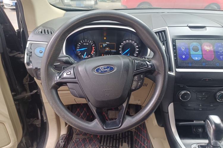 Used Ford Edge 2016 EcoBoost 245 Two-Wheel-Drive Titanium 5-Seater Steering Wheel