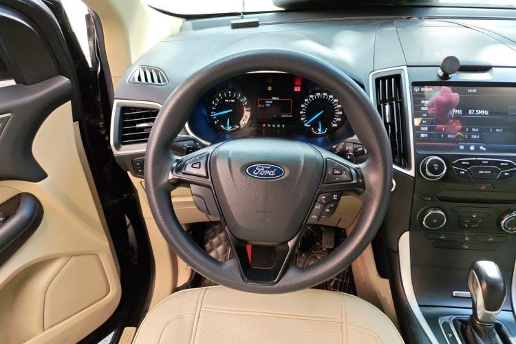 Used Ford Edge 2016 EcoBoost 245 Two-Wheel-Drive Titanium 5-Seater Steering Wheel