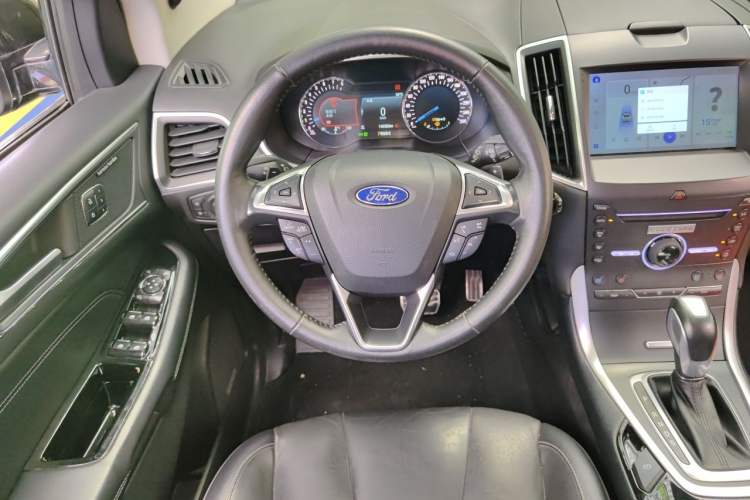 Used Ford Edge 2016 EcoBoost 245 Four-Wheel Drive Titanium 7-Seater Steering Wheel