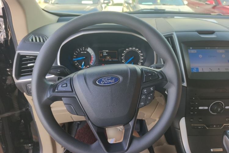 Used Ford Edge 2016 EcoBoost 245 Two-Wheel-Drive Titanium 5-Seater Steering Wheel