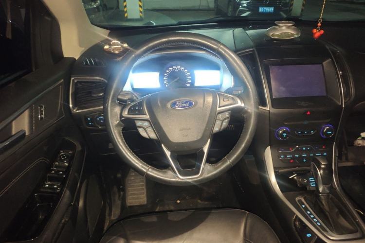 Used Ford Edge 2016 EcoBoost 245 Two-Wheel-Drive Titanium 7-Seater Steering Wheel