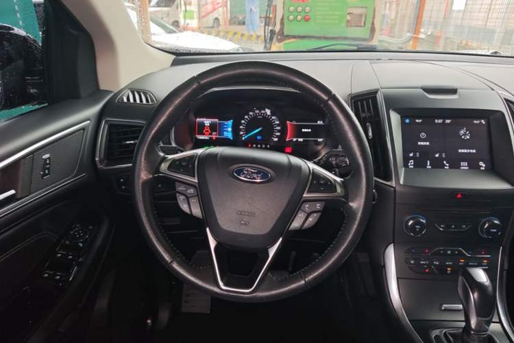 Used Ford Edge 2016 EcoBoost 245 Two-Wheel-Drive Titanium 7-Seater Steering Wheel