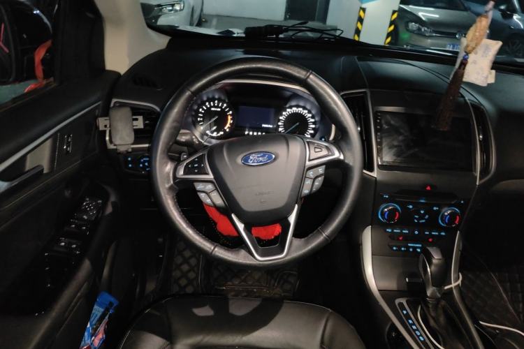 Used Ford Edge 2016 EcoBoost 245 Two-Wheel-Drive Platinum Edition 7-Seater Steering Wheel
