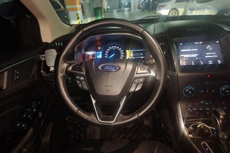 Used Ford Edge 2016 EcoBoost 245 Two-Wheel-Drive Titanium 7-Seater Steering Wheel