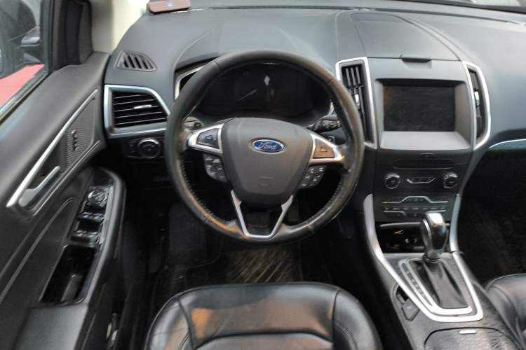Used Ford Edge 2016 EcoBoost 245 Two-Wheel-Drive Titanium 7-Seater Steering Wheel