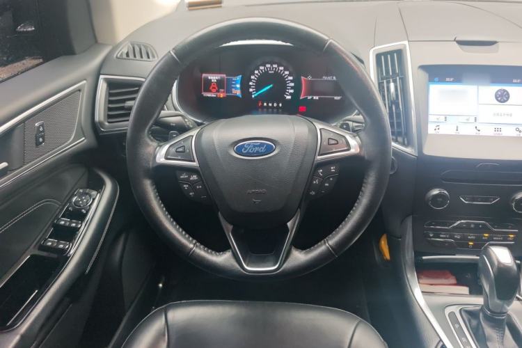Used Ford Edge 2016 EcoBoost 245 Two-Wheel-Drive Titanium 7-Seater Steering Wheel