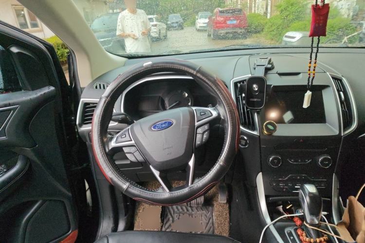 Used Ford Edge 2016 EcoBoost 245 Two-Wheel-Drive Titanium 7-Seater Steering Wheel