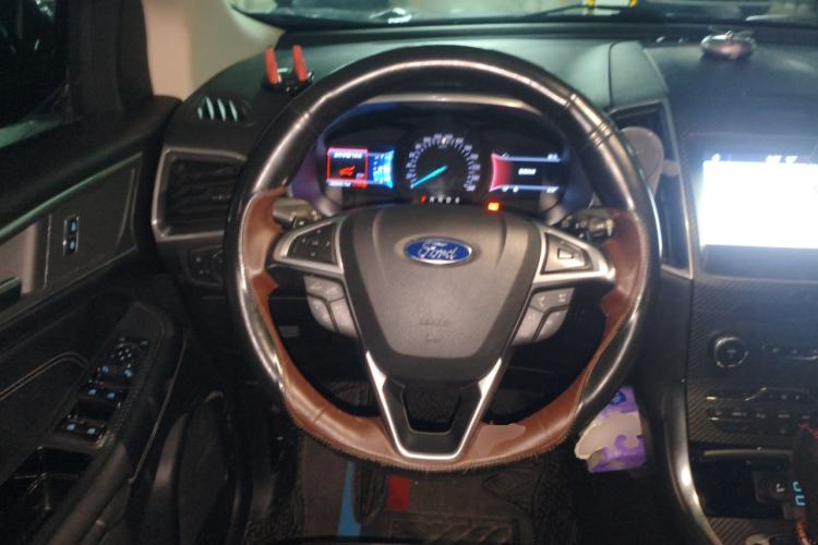 Used Ford Edge 2016 EcoBoost 245 Two-Wheel-Drive Titanium 7-Seater Steering Wheel