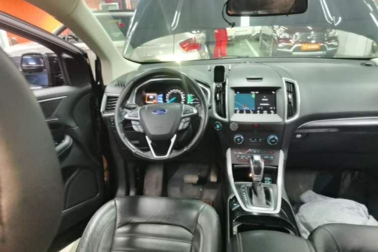 Used Ford Edge 2016 EcoBoost 245 Four-Wheel Drive Titanium Edition 7-Seater Steering Wheel