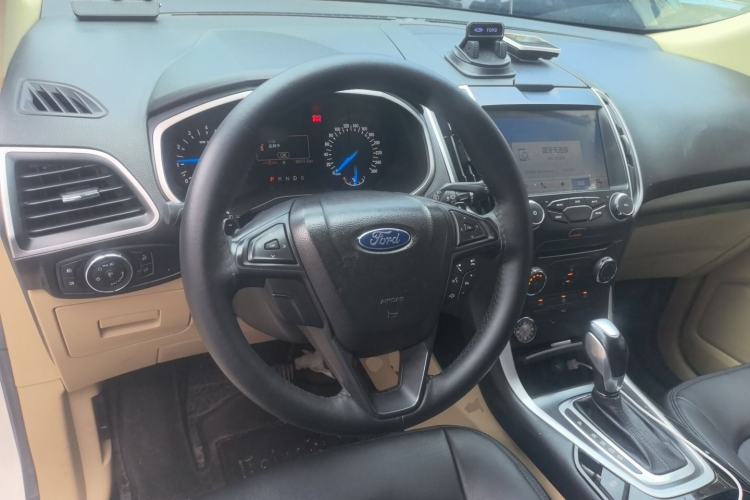 Used Ford Edge 2016 EcoBoost 245 Two-Wheel-Drive Titanium 5-Seater Steering Wheel