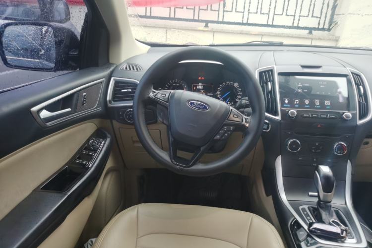 Used Ford Edge 2016 EcoBoost 245 Two-Wheel-Drive Titanium 5-Seater Steering Wheel