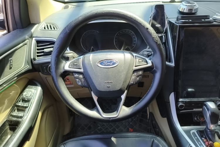 Used Ford Edge 2016 EcoBoost 245 Two-Wheel-Drive Titanium 5-Seater Steering Wheel
