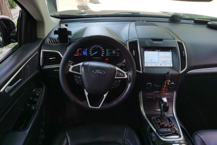 Used Ford Edge 2016 EcoBoost 245 Four-Wheel Drive Titanium Edition 7-Seater Steering Wheel