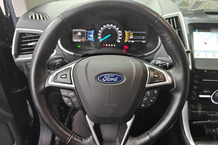 Used Ford Edge 2016 EcoBoost 330 V6 Four-Wheel Drive Sporty 7-Seater Steering Wheel