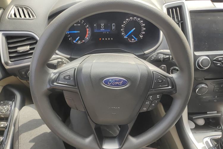 Used Ford Edge 2016 EcoBoost 245 Two-Wheel-Drive Titanium 5-Seater Steering Wheel
