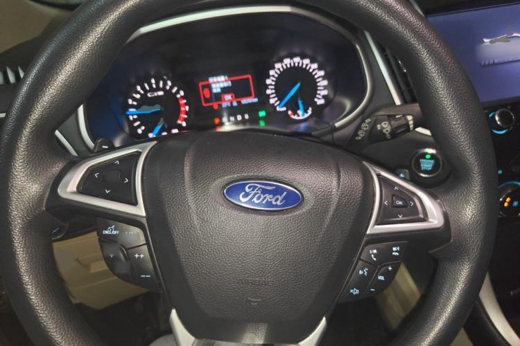 Used Ford Edge 2016 EcoBoost 245 Two-Wheel-Drive Titanium 5-Seater Steering Wheel
