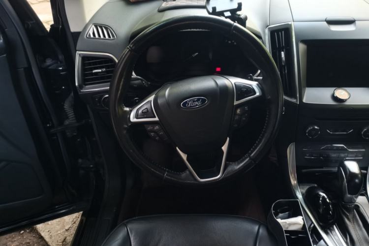 Used Ford Edge 2016 EcoBoost 245 Two-Wheel-Drive Titanium 7-Seater Steering Wheel