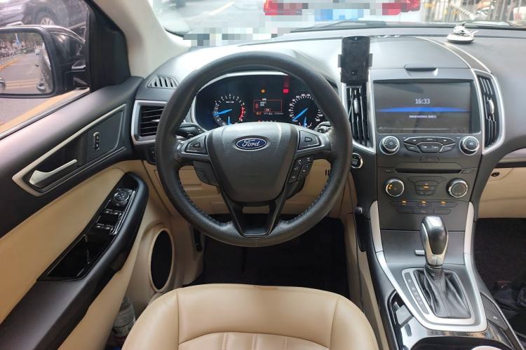 Used Ford Edge 2016 EcoBoost 245 Two-Wheel-Drive Titanium 5-Seater Steering Wheel
