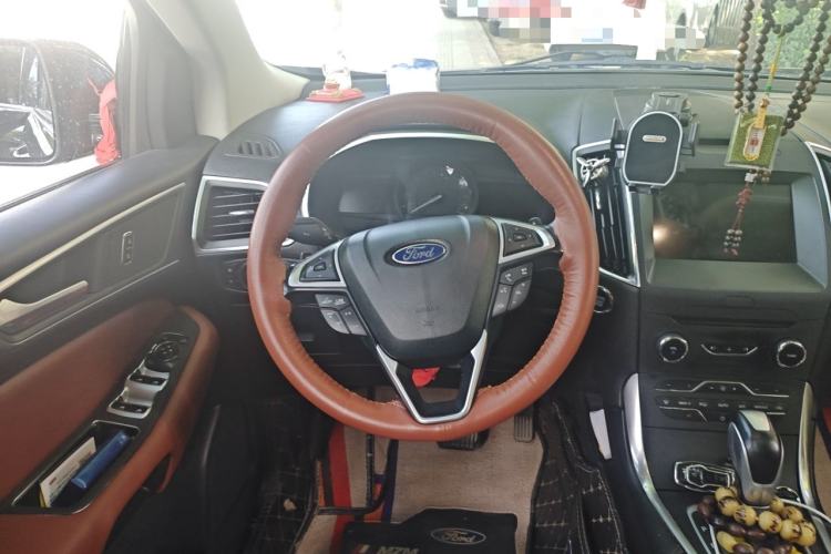 Used Ford Edge 2016 EcoBoost 245 Two-Wheel-Drive Titanium 7-Seater Steering Wheel