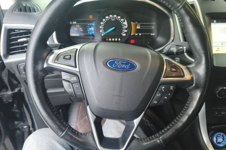 Used Ford Edge 2016 EcoBoost 245 Two-Wheel-Drive Titanium 7-Seater Steering Wheel