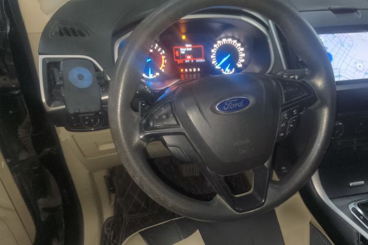 Used Ford Edge 2016 EcoBoost 245 Two-Wheel-Drive Titanium 5-Seater Steering Wheel