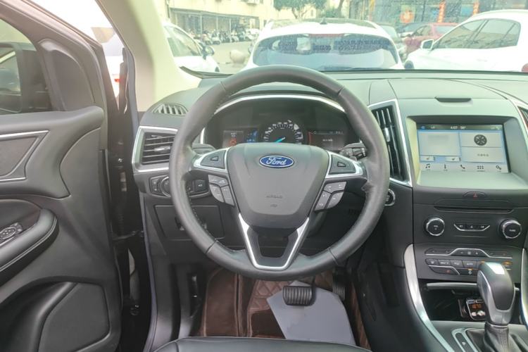 Used Ford Edge 2016 EcoBoost 245 Two-Wheel-Drive Titanium 7-Seater Steering Wheel