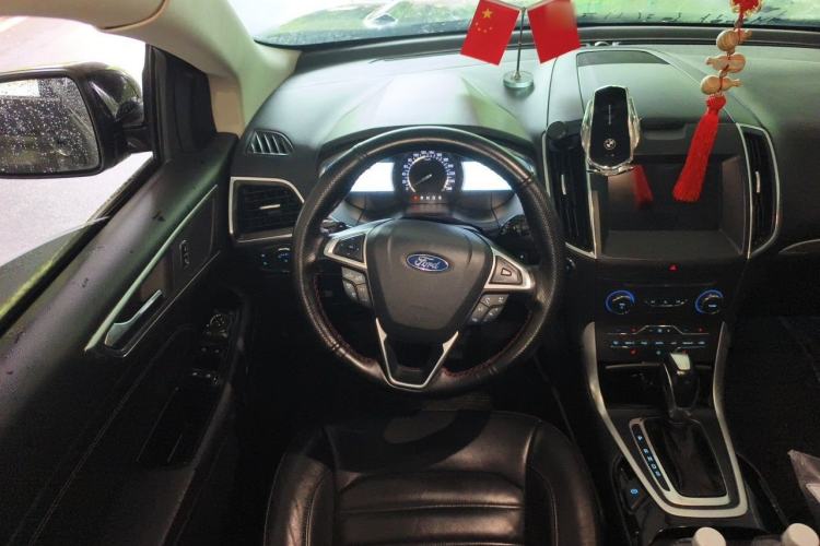 Used Ford Edge 2016 EcoBoost 245 Two-Wheel-Drive Titanium 7-Seater Steering Wheel