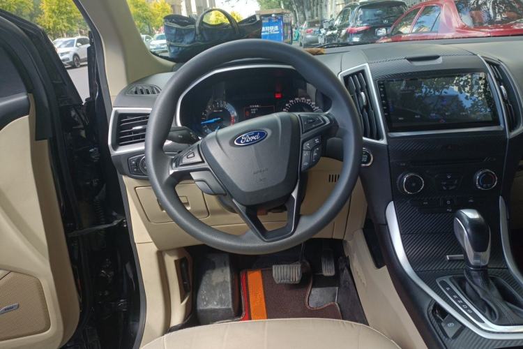 Used Ford Edge 2016 EcoBoost 245 Two-Wheel-Drive Titanium 5-Seater Steering Wheel