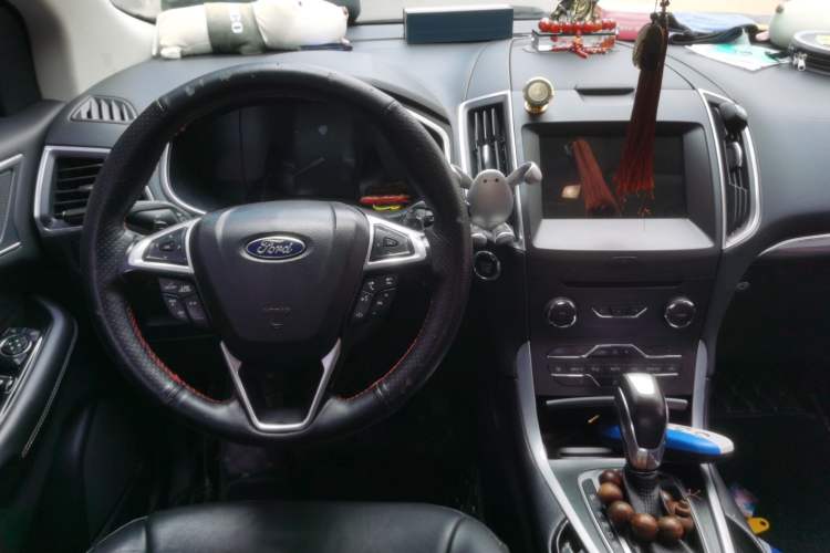 Used Ford Edge 2016 EcoBoost 245 Four-Wheel Drive Titanium Edition 7-Seater Steering Wheel