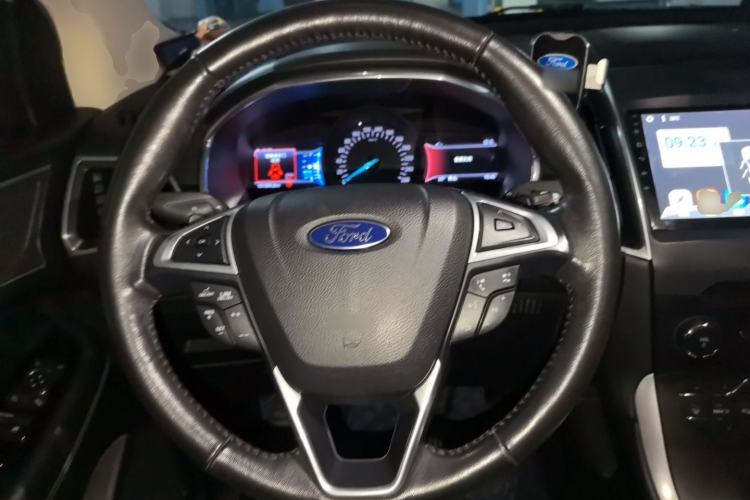 Used Ford Edge 2016 EcoBoost 245 Two-Wheel-Drive Titanium 7-Seater Steering Wheel
