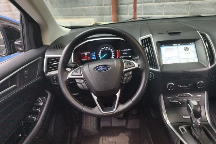 Used Ford Edge 2016 EcoBoost 245 Two-Wheel-Drive Titanium 7-Seater Steering Wheel
