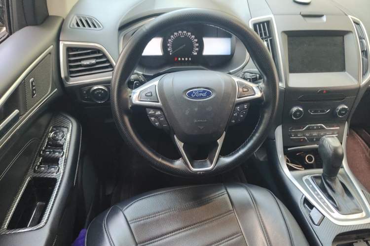 Used Ford Edge 2016 EcoBoost 245 Two-Wheel-Drive Titanium 7-Seater Steering Wheel