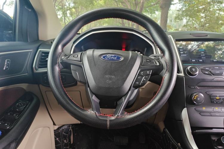 Used Ford Edge 2016 EcoBoost 245 Two-Wheel-Drive Titanium 5-Seater Steering Wheel