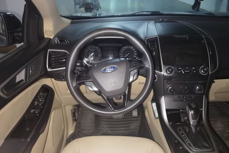 Used Ford Edge 2016 EcoBoost 245 Two-Wheel-Drive Titanium 5-Seater Steering Wheel