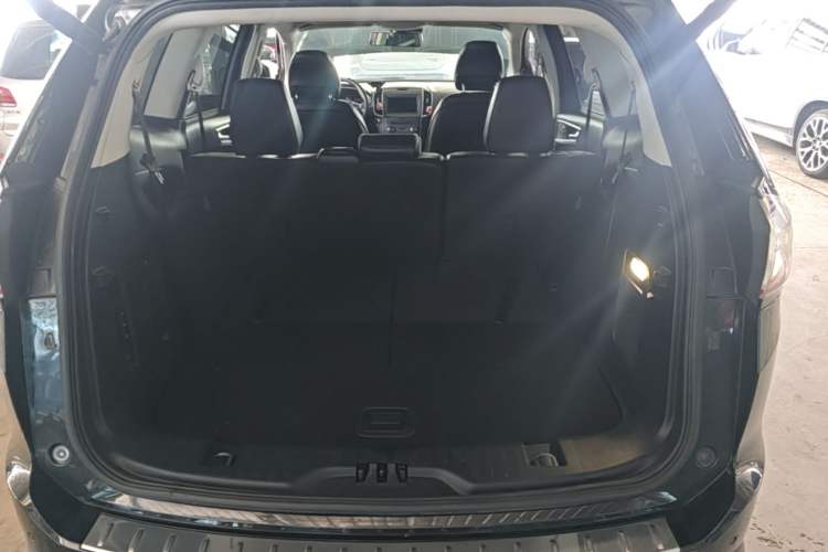 Used Ford Edge 2016 EcoBoost 245 Two-Wheel-Drive Titanium 7-Seater Trunk