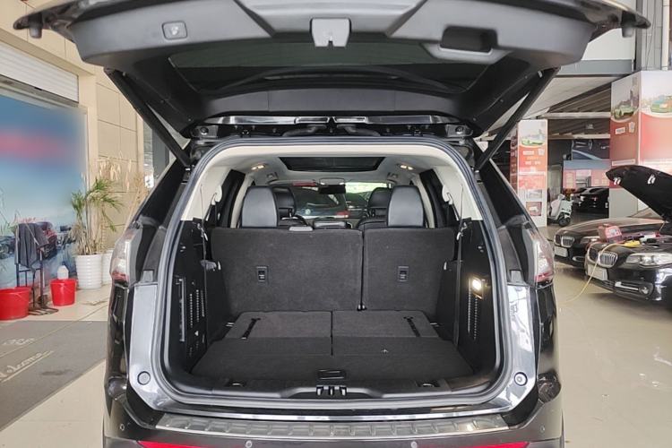 Used Ford Edge 2016 EcoBoost 245 Two-Wheel-Drive Titanium 7-Seater Trunk