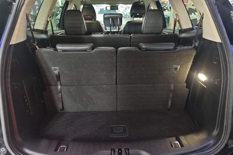 Used Ford Edge 2016 EcoBoost 245 Four-Wheel Drive Titanium Edition 7-Seater Trunk