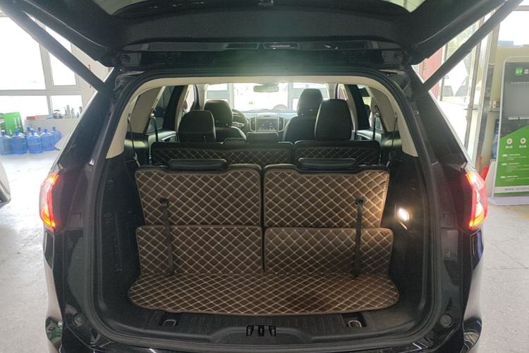 Used Ford Edge 2016 EcoBoost 245 Two-Wheel-Drive Titanium 7-Seater Trunk