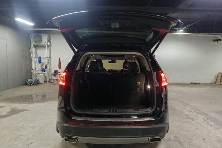 Used Ford Edge 2016 EcoBoost 245 Two-Wheel-Drive Titanium 7-Seater Trunk