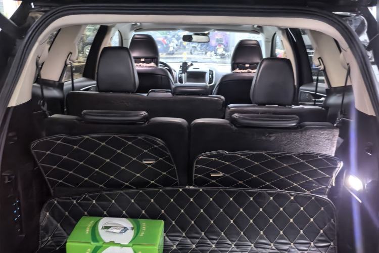 Used Ford Edge 2016 EcoBoost 245 Four-Wheel Drive Titanium 7-Seater Trunk