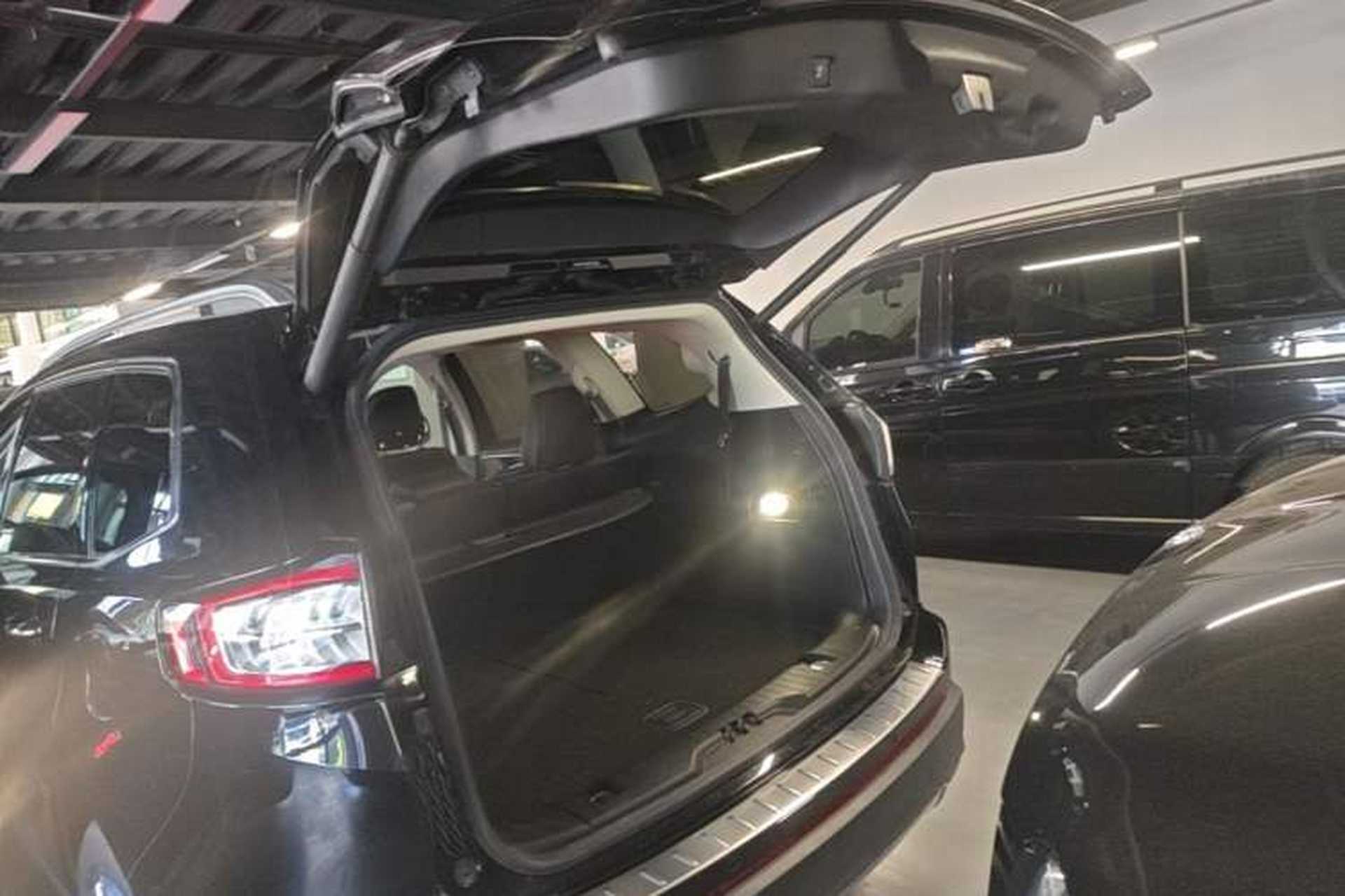 Used Ford Edge 2016 EcoBoost 245 Four-Wheel Drive Titanium 7-Seater Trunk