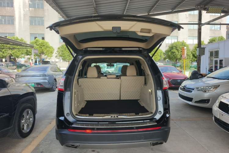 Used Ford Edge 2016 EcoBoost 245 Two-Wheel-Drive Titanium 5-Seater Trunk