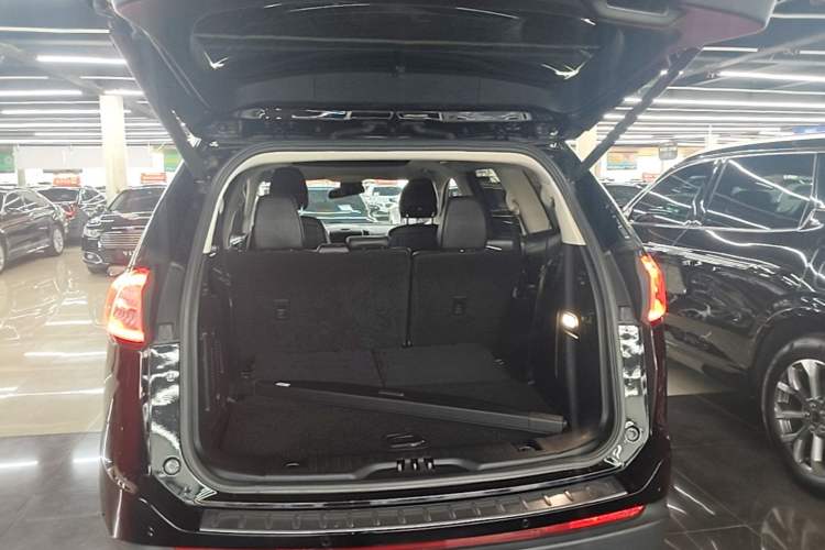 Used Ford Edge 2016 EcoBoost 245 Four-Wheel Drive Titanium 7-Seater Trunk